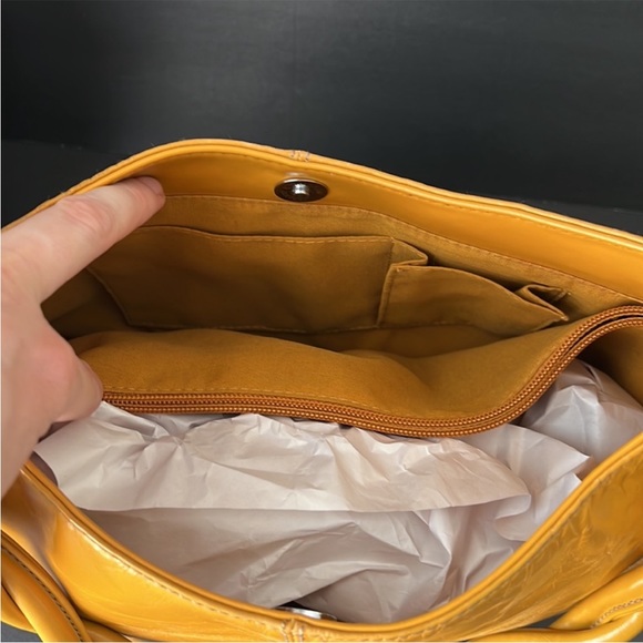 Peck & Peck Collection Twisted Handle Yellow Leather Hobo Shoulder Bag - Picture 7 of 12